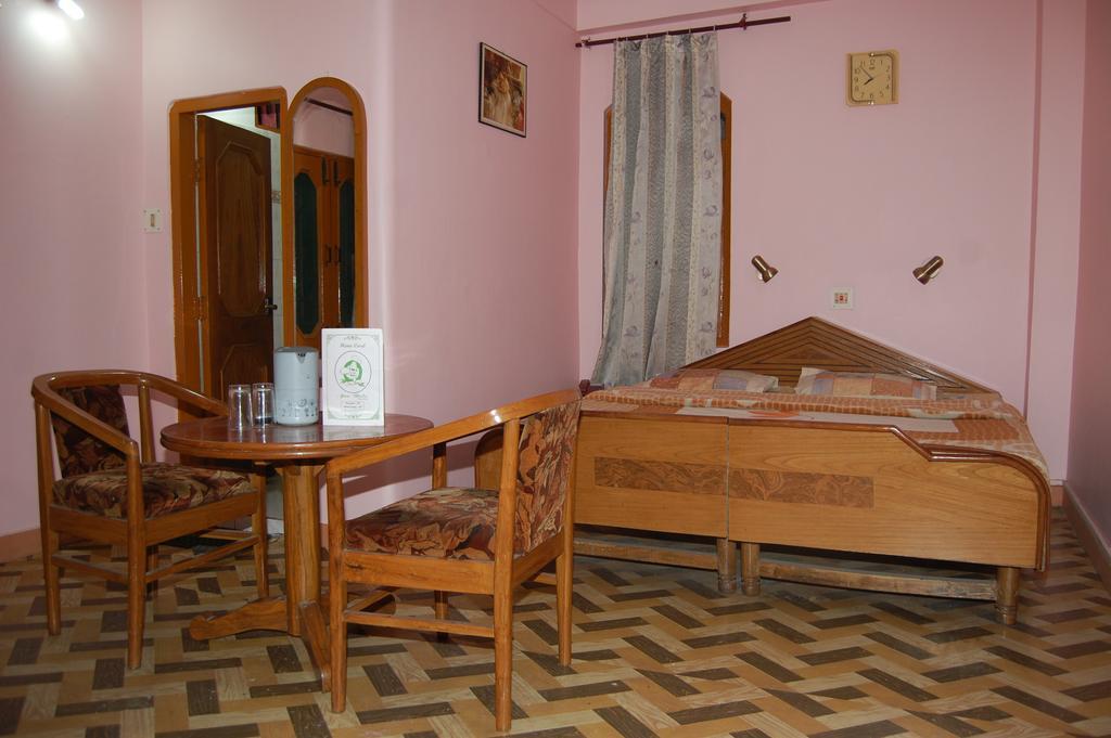 Kandāghāt Hotel Ashish Inn חדר תמונה