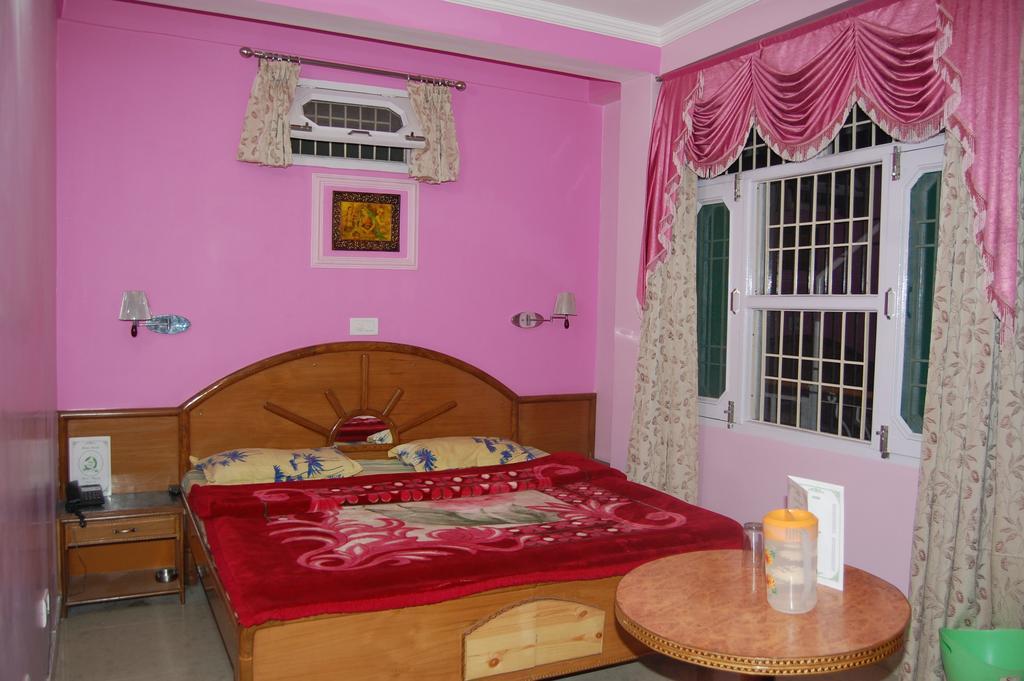Kandāghāt Hotel Ashish Inn חדר תמונה
