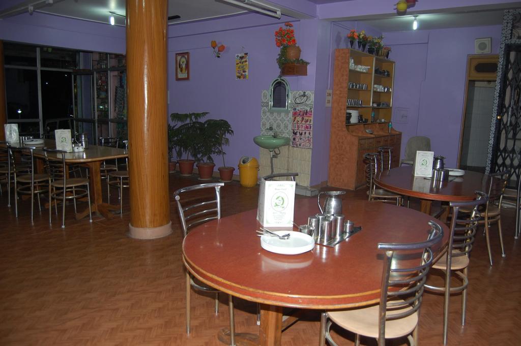 Kandāghāt Hotel Ashish Inn מראה חיצוני תמונה