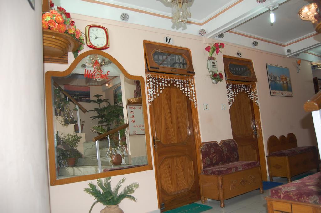 Kandāghāt Hotel Ashish Inn מראה חיצוני תמונה